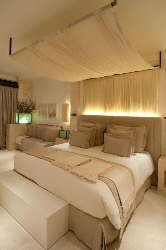 Romantic Bedroom Ideas: Appealing Glamorous Canopy