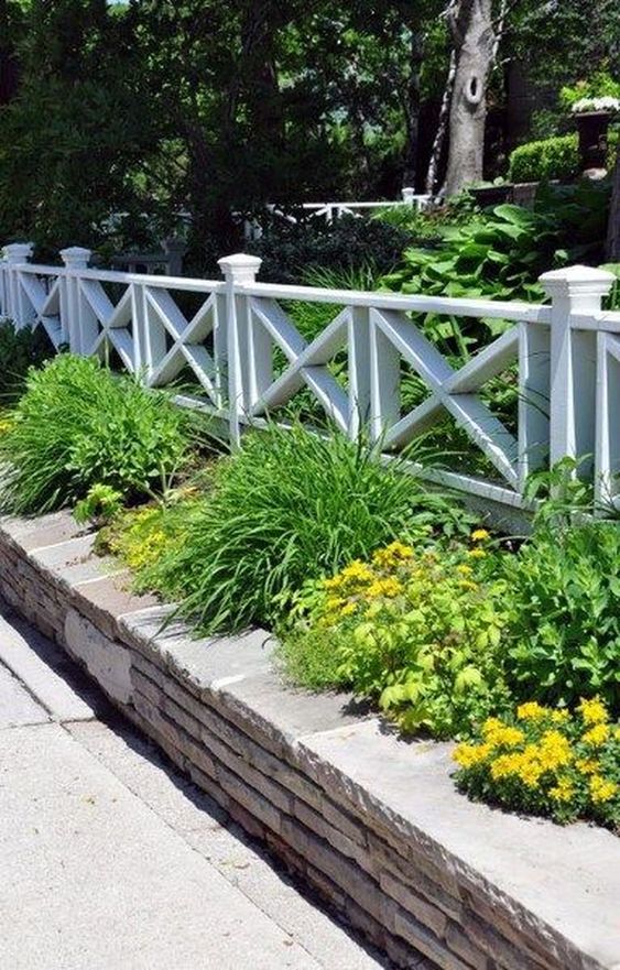 Get Peoples Attention With Beautiful Front Yard Fence