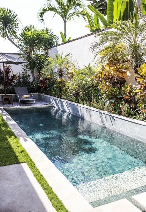 Backyard Design Ideas: Cozy Tropical Pool