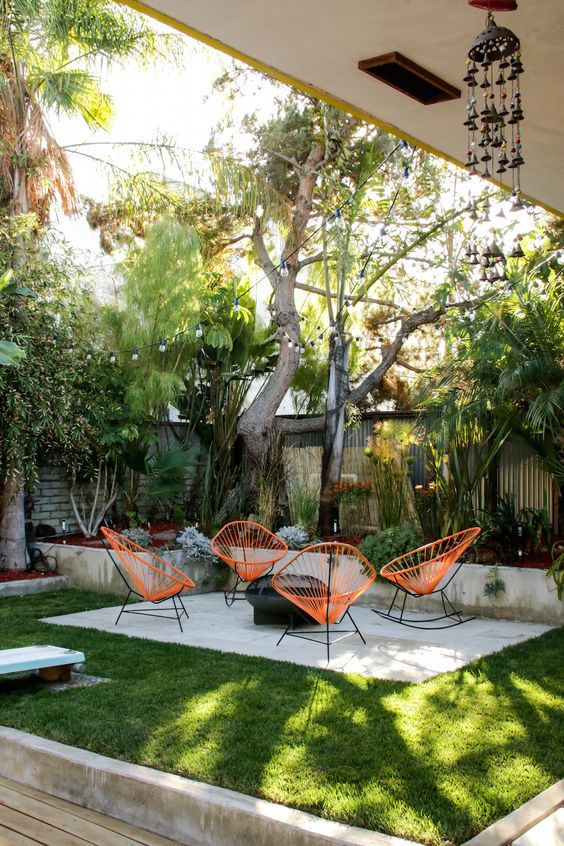 Backyard Design Ideas: Cozy Mid-Century Backyard