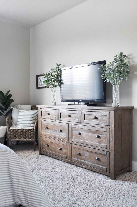 Bedroom Furniture Ideas: Earthy Rustic Farmhouse