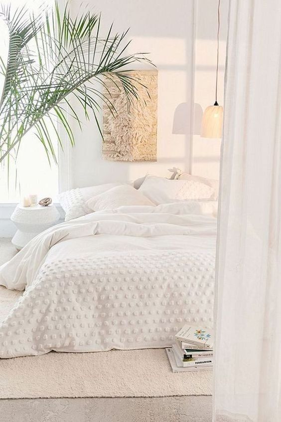 Cozy Bedroom Ideas: Simple All-White Decor