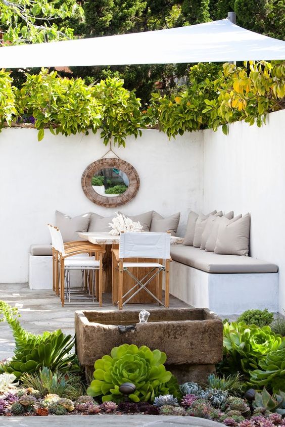 Backyard Seating Ideas: Simple and Elegant