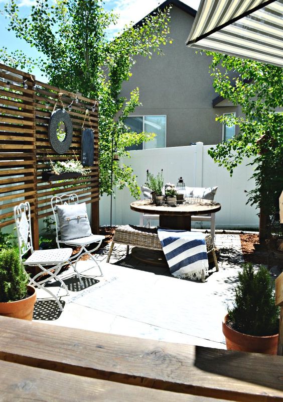Small Patio Ideas: Breezy Outdoor Setting