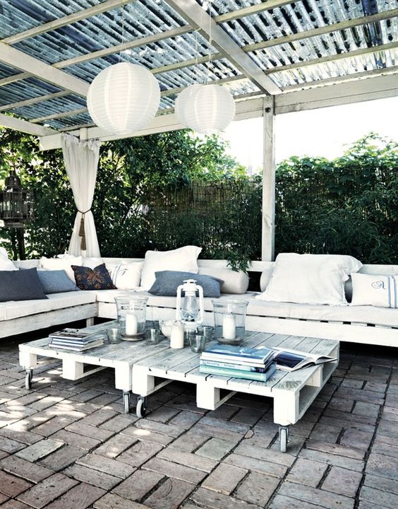 Backyard Sitting Area Ideas: Breezy White Decor