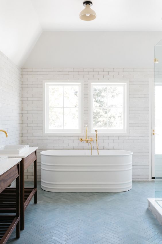 Bathroom Themes Ideas: Dazzling All-White