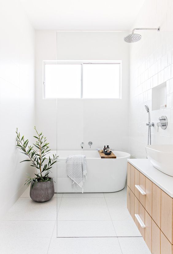 Simple Bathroom Ideas: Chic All-White