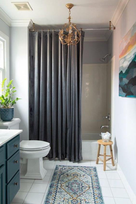 Apartment Bathroom Ideas: Elegant Vintage Decor
