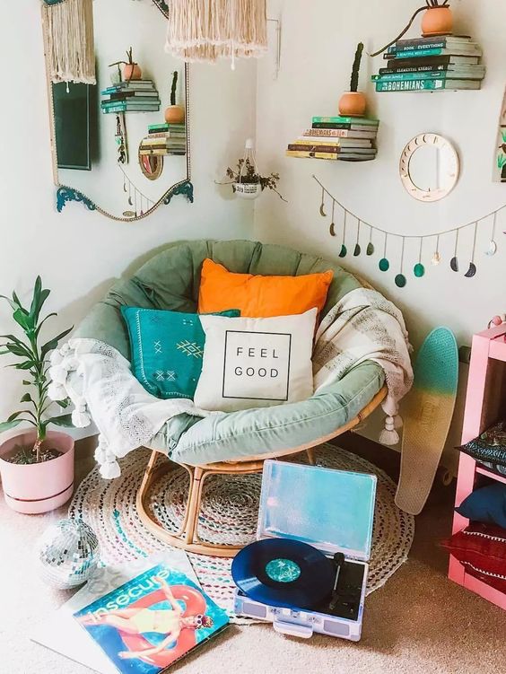 Bedroom Decor Ideas: Cozy Sitting Corner