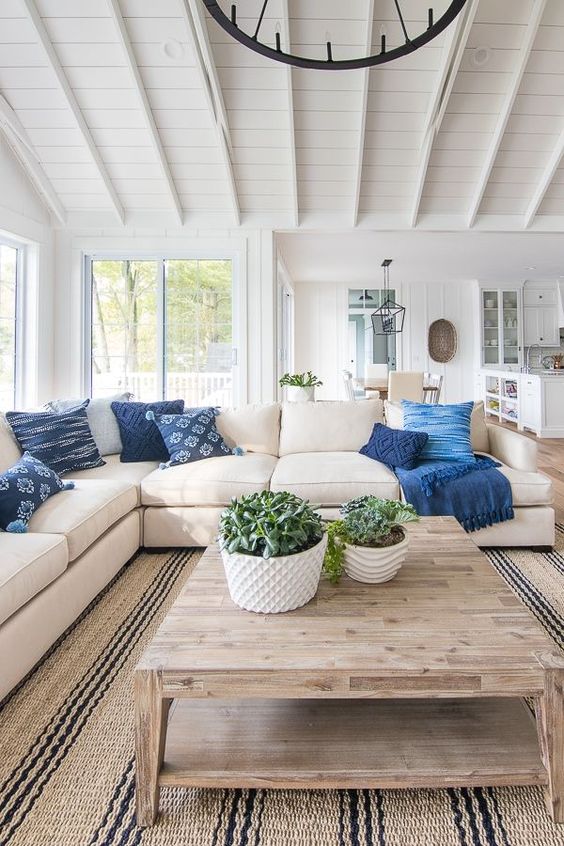 Blue Living Room Ideas: Simple Blue Accent