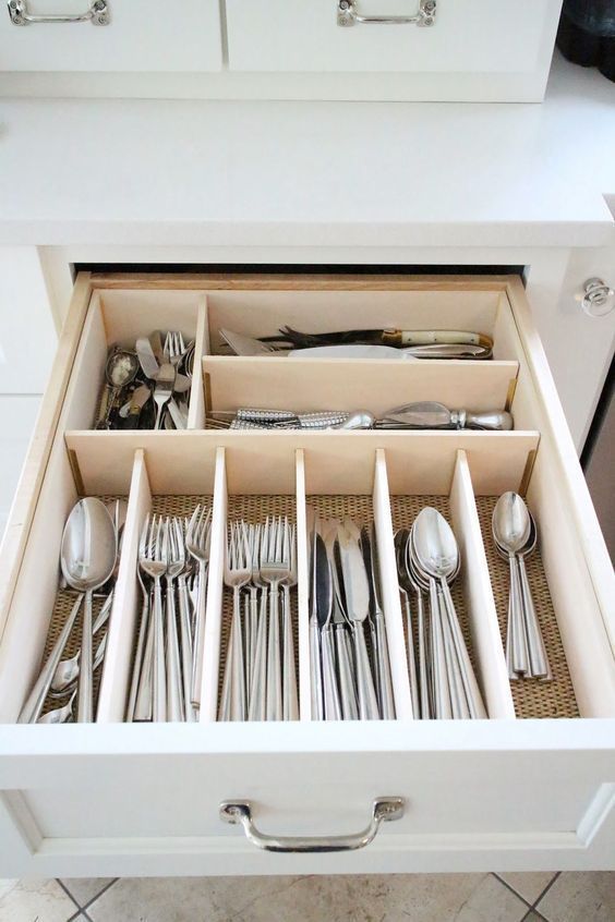 Kitchen Organization Ideas: Neat Cutleries Storage