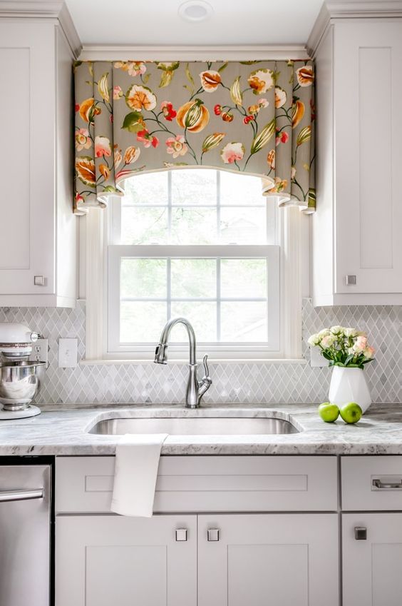 Kitchen Window Ideas: Lovely Vintage Decor