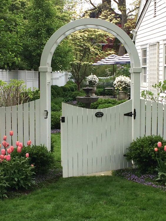 Fence Gate Ideas: Stunning White Fence