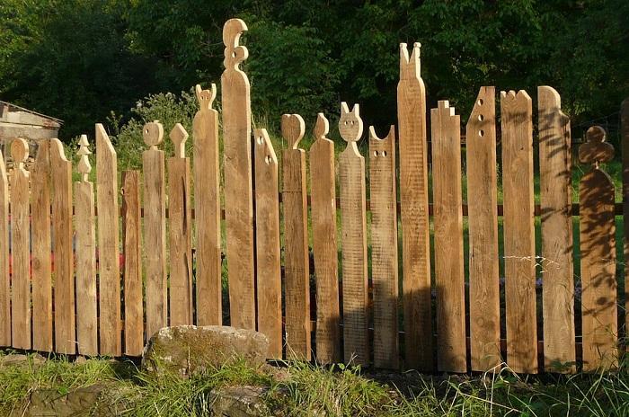 How to Plan a Backyard Fence 2