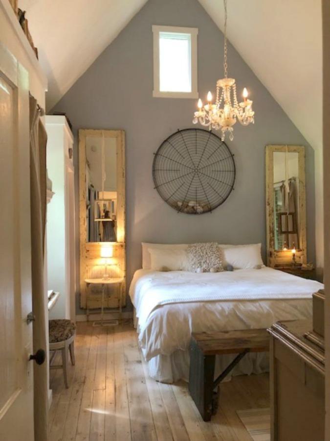 DIY Rustic Farmhouse Bedroom Decor 13