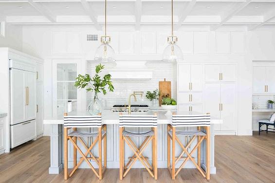10 Must-Have Features of a Coastal Kitchen